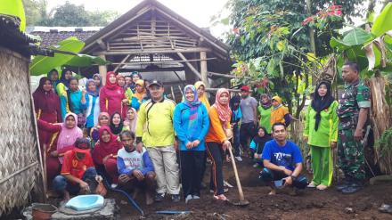 GerbangMas Desa Kertosari Bersama-sama Membangun Jamban untuk Kesehatan Warga